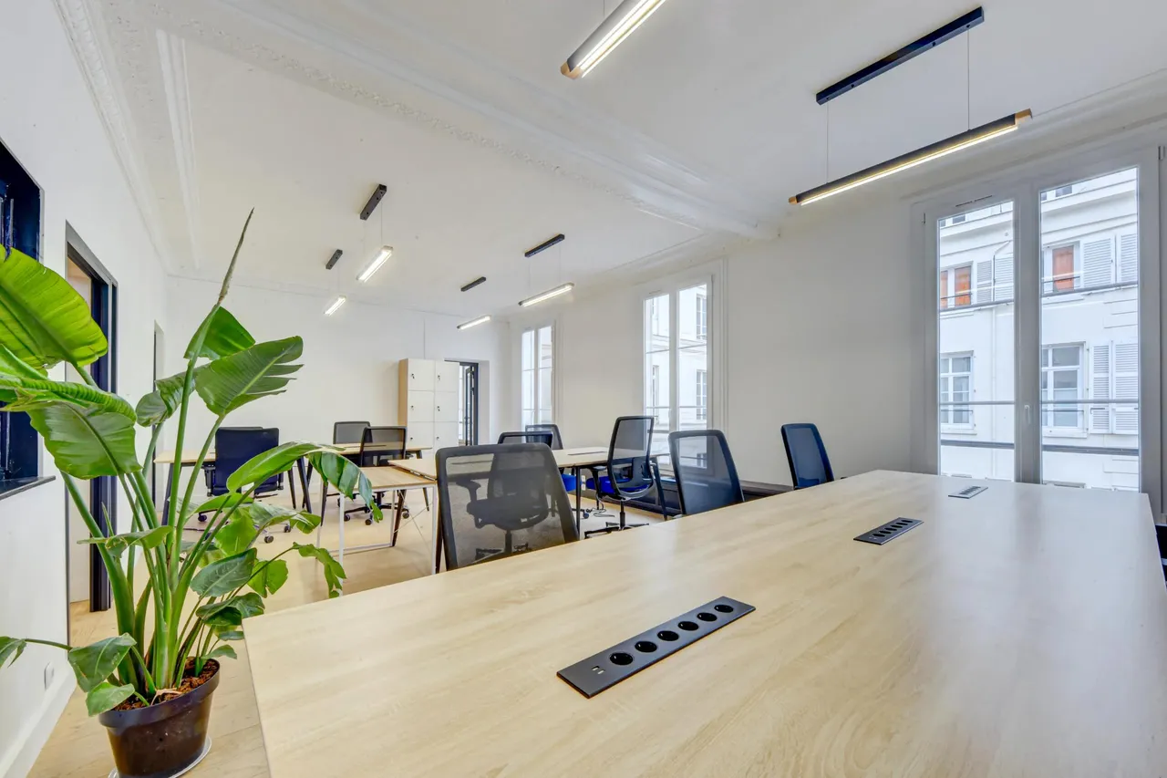 Bureau indépendant 24 postes à louer - Paris 2e (Montmartre) - 10 780 €/mois - photo 1