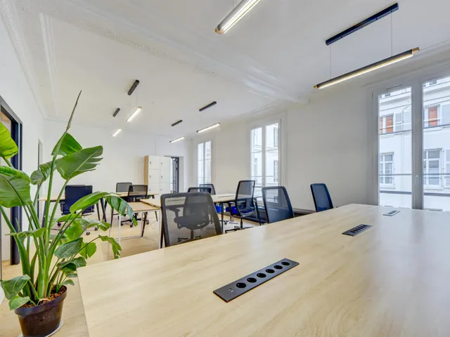 Bureau indépendant 24 postes à louer - Paris 2e (Montmartre) - 10 780 €/mois