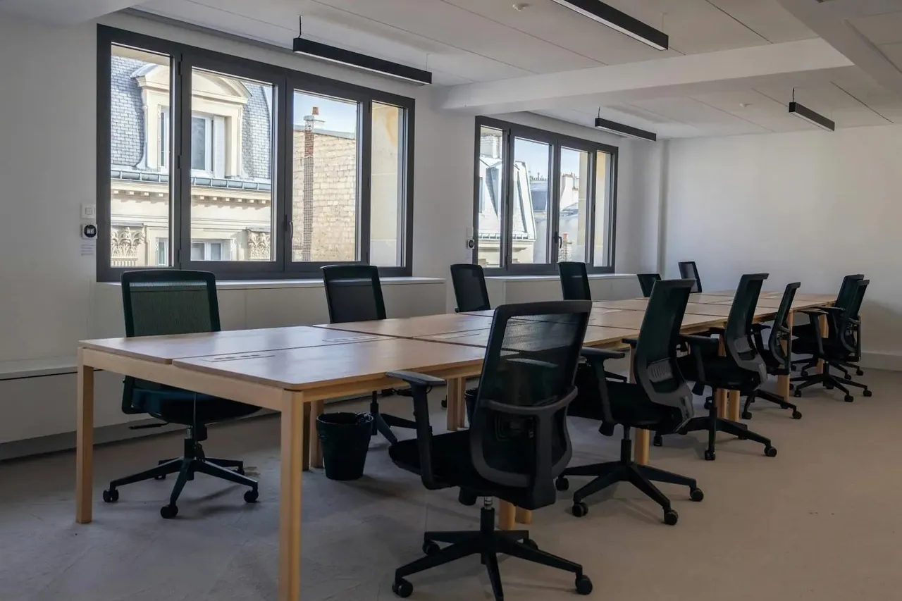 Bureau indépendant 12 postes à louer - Paris 17e (Jadin) - 7 200 €/mois - photo 1