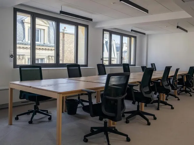 Bureau indépendant 12 postes à louer - Paris 17e (Jadin) - 7 200 €/mois