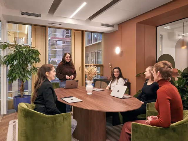 Bureau privé 19 postes à louer - Paris 8e (Rue Bayard) - photo 3