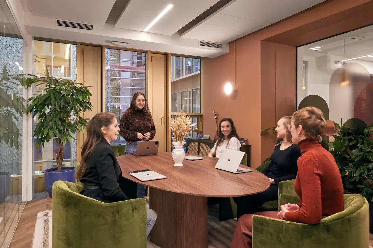 Bureau privé 6 postes à louer - Paris 8e (Rue Bayard) - photo 1