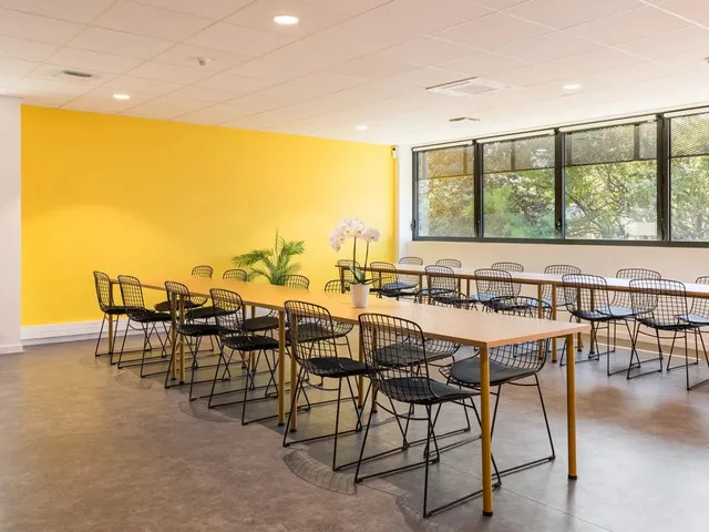 Bureau privé 19 postes à louer - Villeurbanne (Frédéric Faÿs) - photo 5
