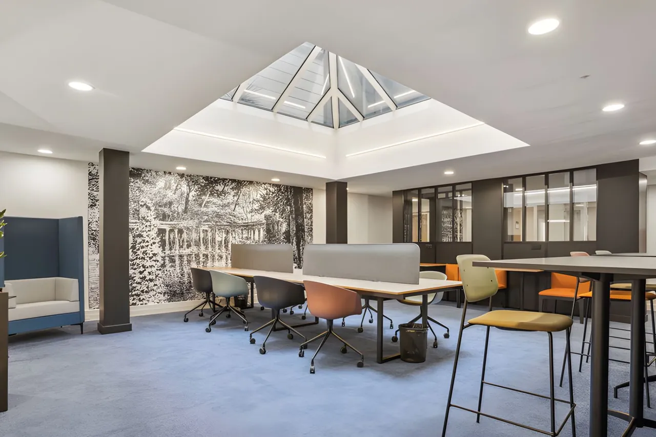 Bureau privé 5 postes à louer - Paris 17e (Terrasse) - photo 1