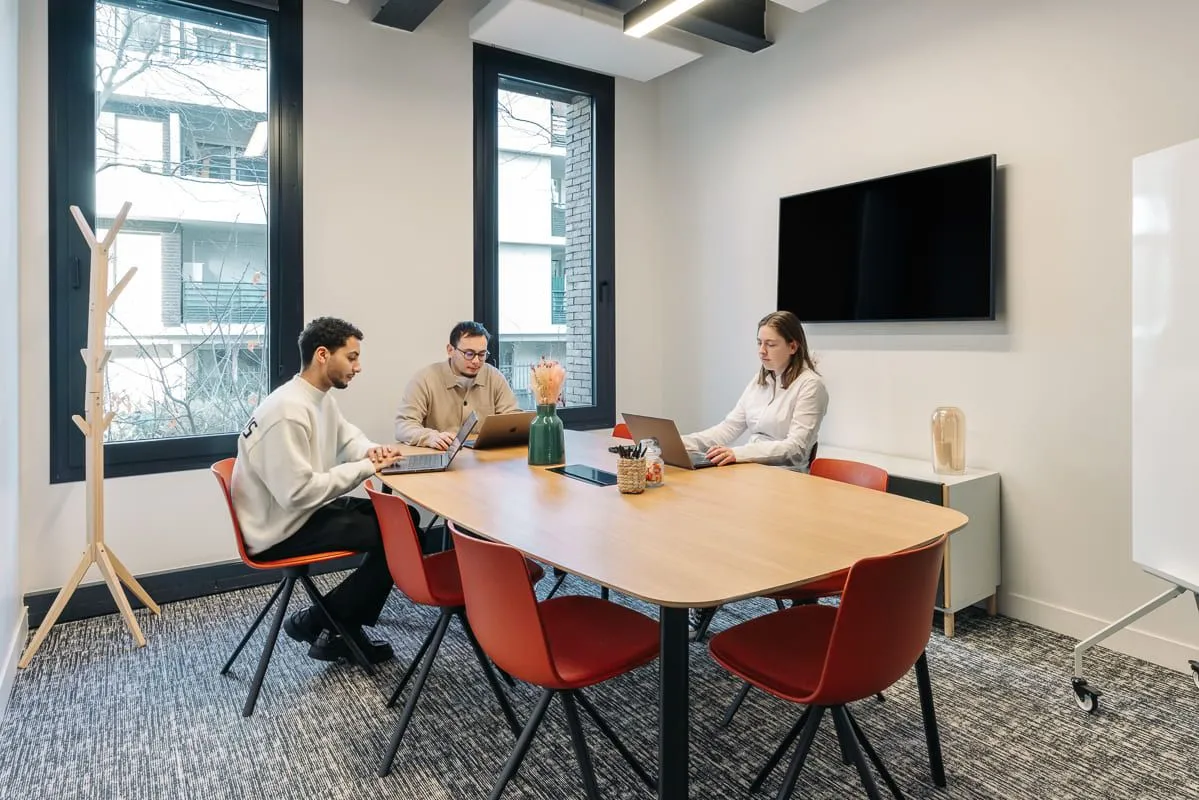Bureau privé 4 postes à louer - Saint-Ouen-sur-Seine (Pl. Martin Levasseur) - photo 1