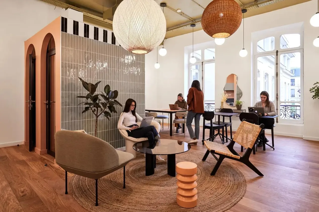 Bureau privé 10 postes à louer - Paris 8e (Rue de Penthièvre) - photo 1