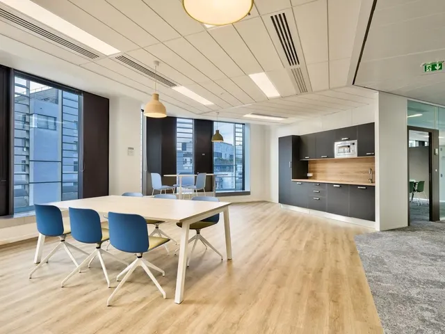 Bureau indépendant 71 postes à louer - Paris 19e (La Villette) - photo 8