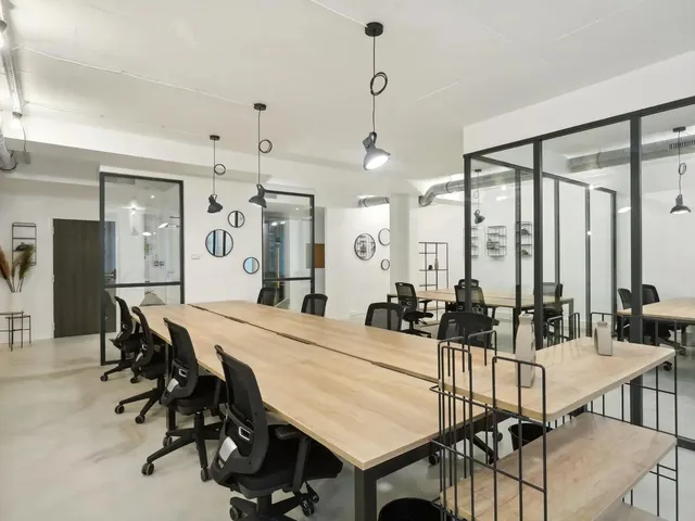 Bureau indépendant 16 postes à louer - Paris 9e (Place de Clichy) - photo 5