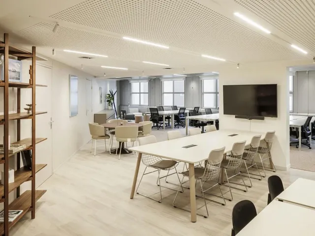 Bureau indépendant 12 postes à louer - Puteaux (Parvis de La Défense) - photo 6