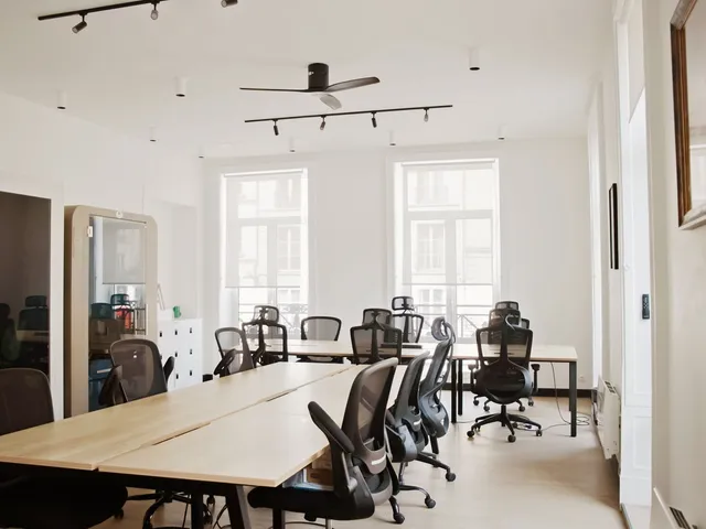 Bureau indépendant 18 postes à louer - Paris 2e (Saint-Denis) - photo 2