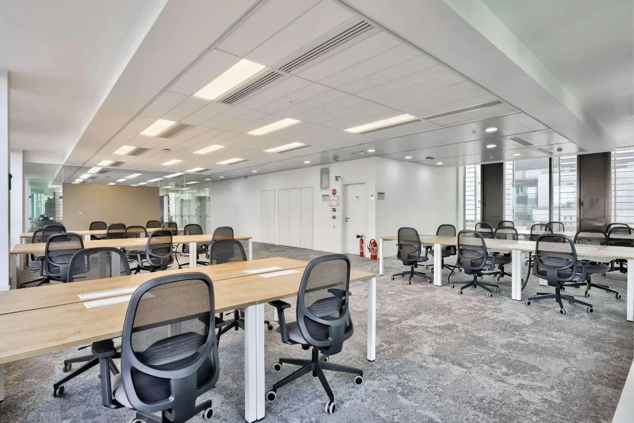 Bureau indépendant 71 postes à louer - Paris 19e (La Villette) - photo 1