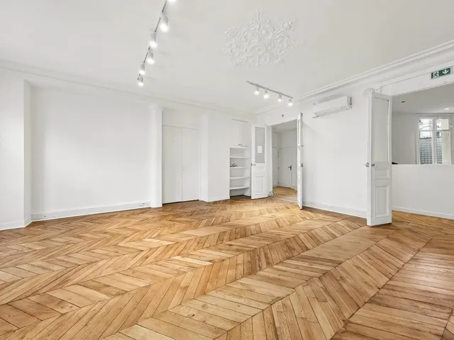 Bureau indépendant 30 postes à louer - Paris 2e (Turbigo)