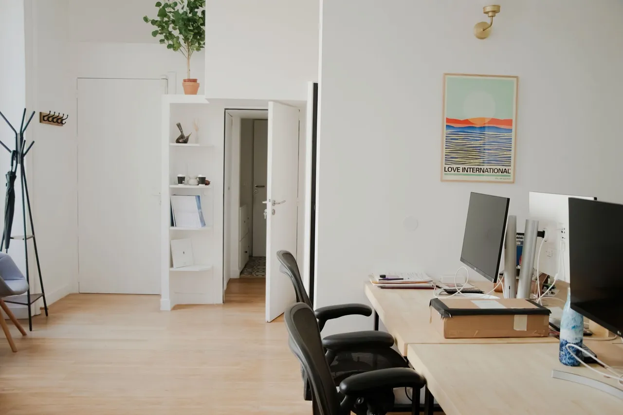 Bureau indépendant 12 postes à louer - Paris 10e (Petites Ecuries) - photo 1
