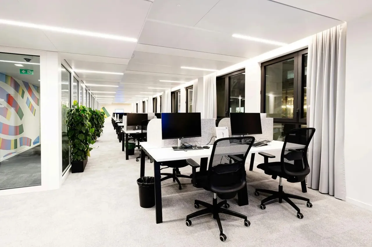 Bureau indépendant 12 postes à louer - Paris 4e (Ile Louviers) - photo 1