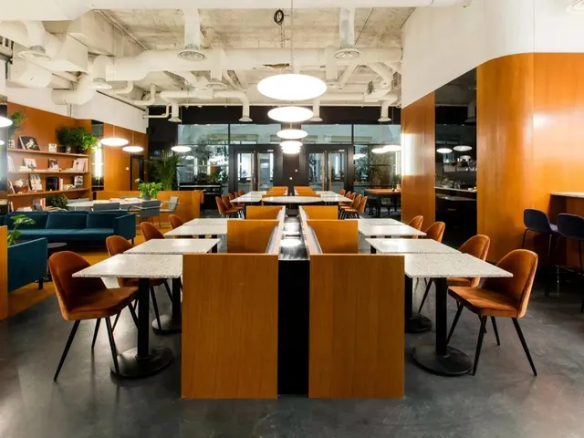 Bureau privé 9 postes à louer - Paris 8e (Cours Albert 1er) - photo 7