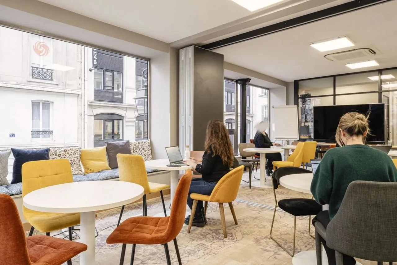 Bureau privé 1 poste à louer - Paris 3e (Sébastopol) - photo 1