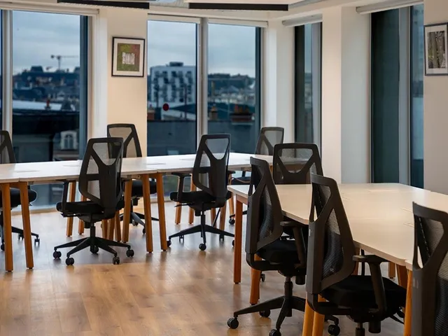 Bureau privé 3 postes à louer - Rennes (Raoul Dautry) - photo 4