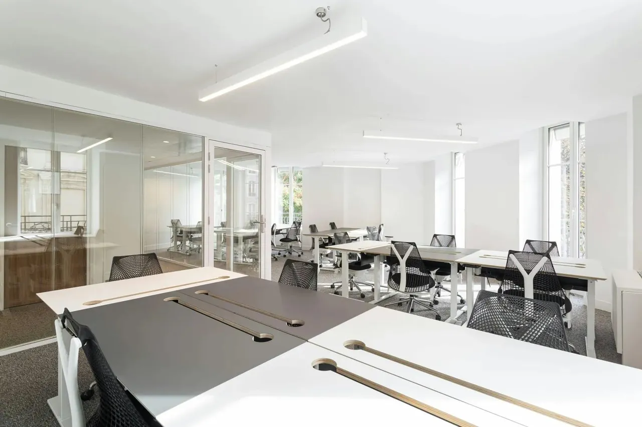 Bureau privé 21 postes à louer - Paris 9e (Cadet) - photo 1