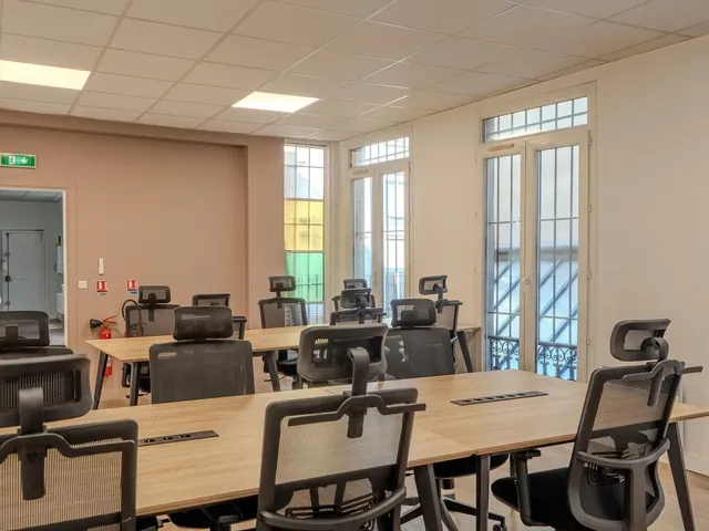Bureau indépendant 18 postes à louer - Rue du Faubourg Saint Martin, Paris 10e - photo 2