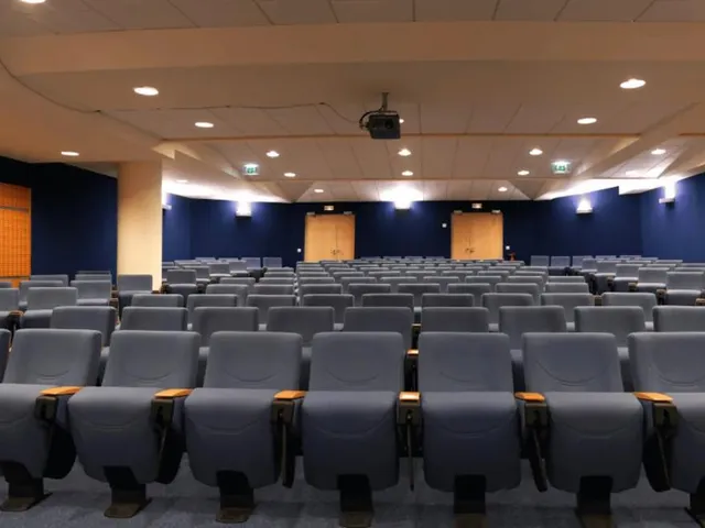 Bureau privé 3 postes à louer - Saint-Denis (Pleyel) - photo 19
