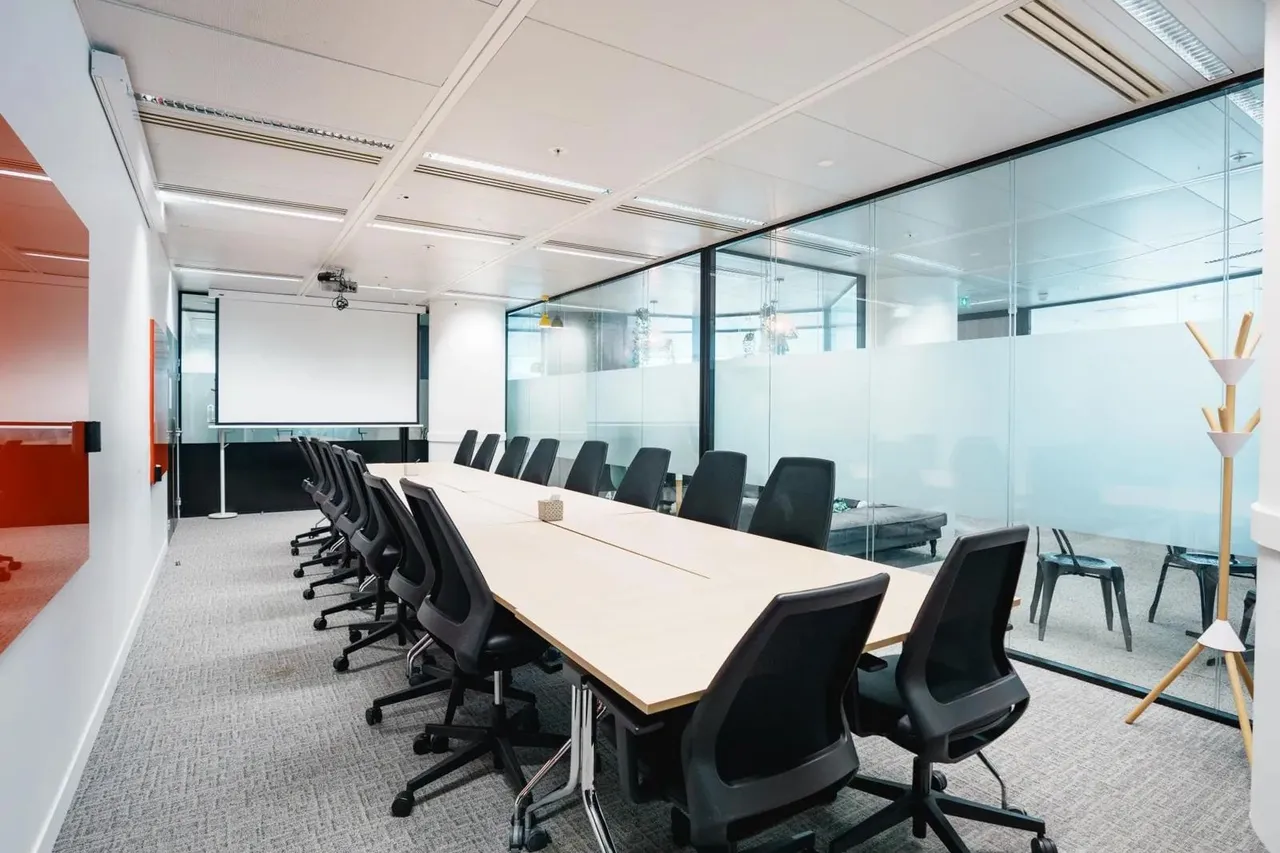 Bureau privé 6 postes à louer - Courbevoie (Esplanade du Général de Gaulle) - photo 1