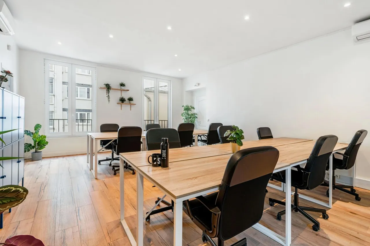 Bureau indépendant 12 postes à louer - Paris 11e (Oberkampf) - photo 1