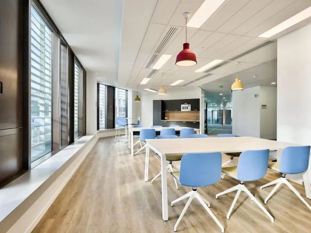 Bureau indépendant 71 postes à louer - Paris 19e (La Villette) - photo 7