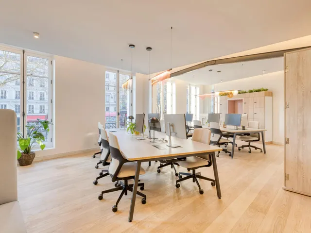 Bureau indépendant 26 postes à louer - Paris 10e (René Boulanger) - photo 3