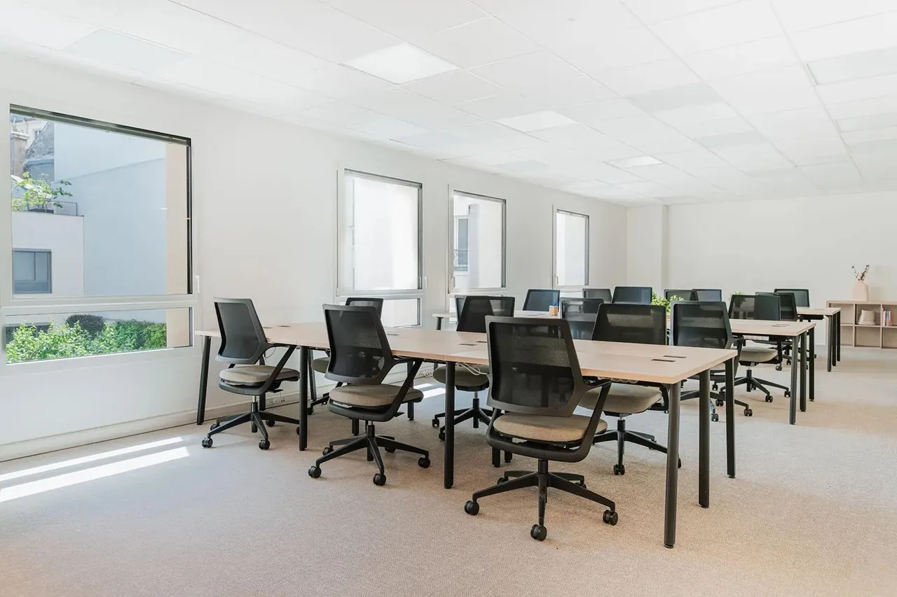 Bureau privé 20 postes à louer - Paris 18e (Ordener) - photo 1