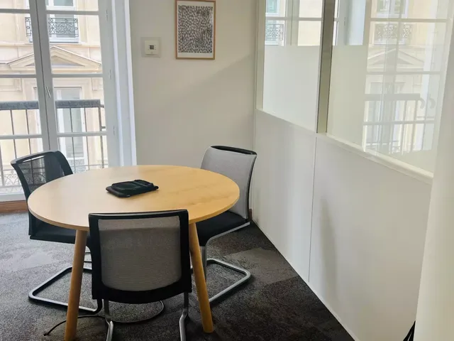 Bureau indépendant 4 postes à louer - Chaussée d'Antin - photo 5