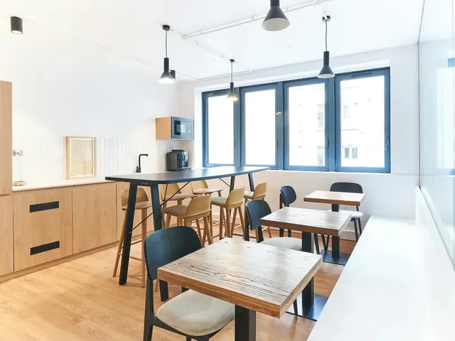 Bureau indépendant 24 postes à louer - Paris 10e (Hauteville) - photo 9