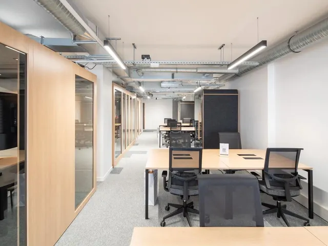 Bureau indépendant 124 postes à louer - Paris 10e (Lucien Sampaix)