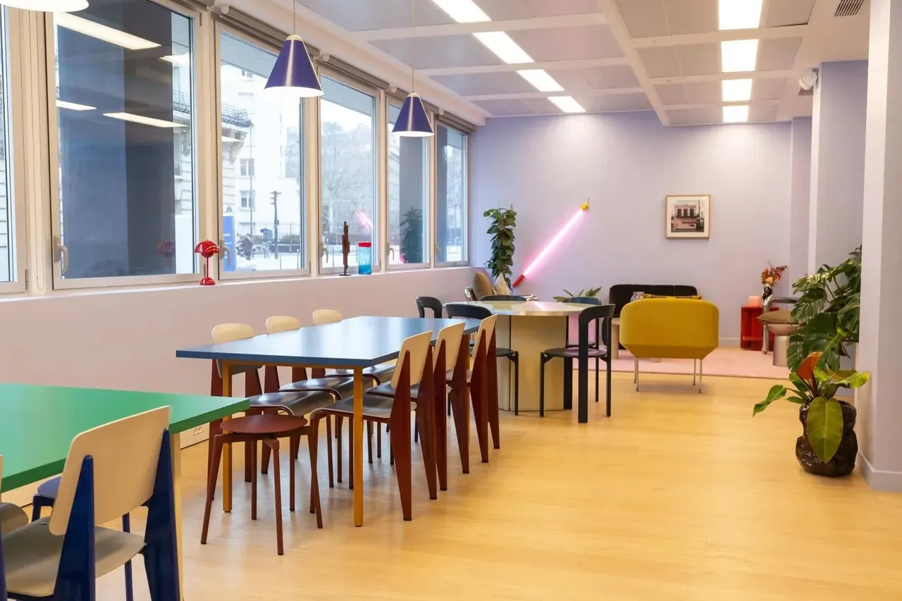 Bureau privé 5 postes à louer - Paris 8e (Rue Alfred Roll) - photo 1