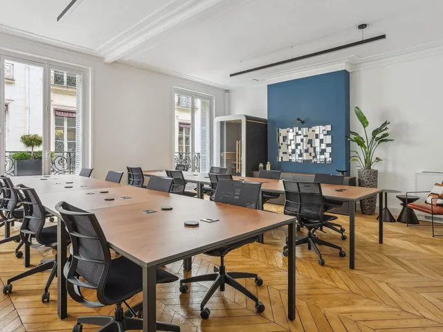 Bureau indépendant 34 postes à louer - Paris 2e (pl.des Vitoires)