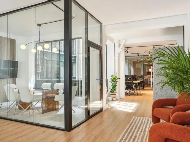 Bureau indépendant 24 postes à louer - Paris 10e (Petites Écuries) - photo 4