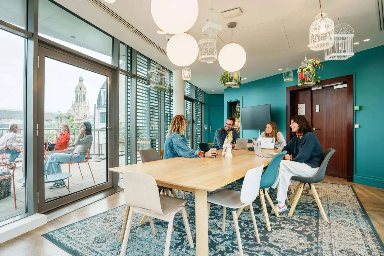 Bureau privé 12 postes à louer - Paris 9e (Saint-Lazare) - photo 1