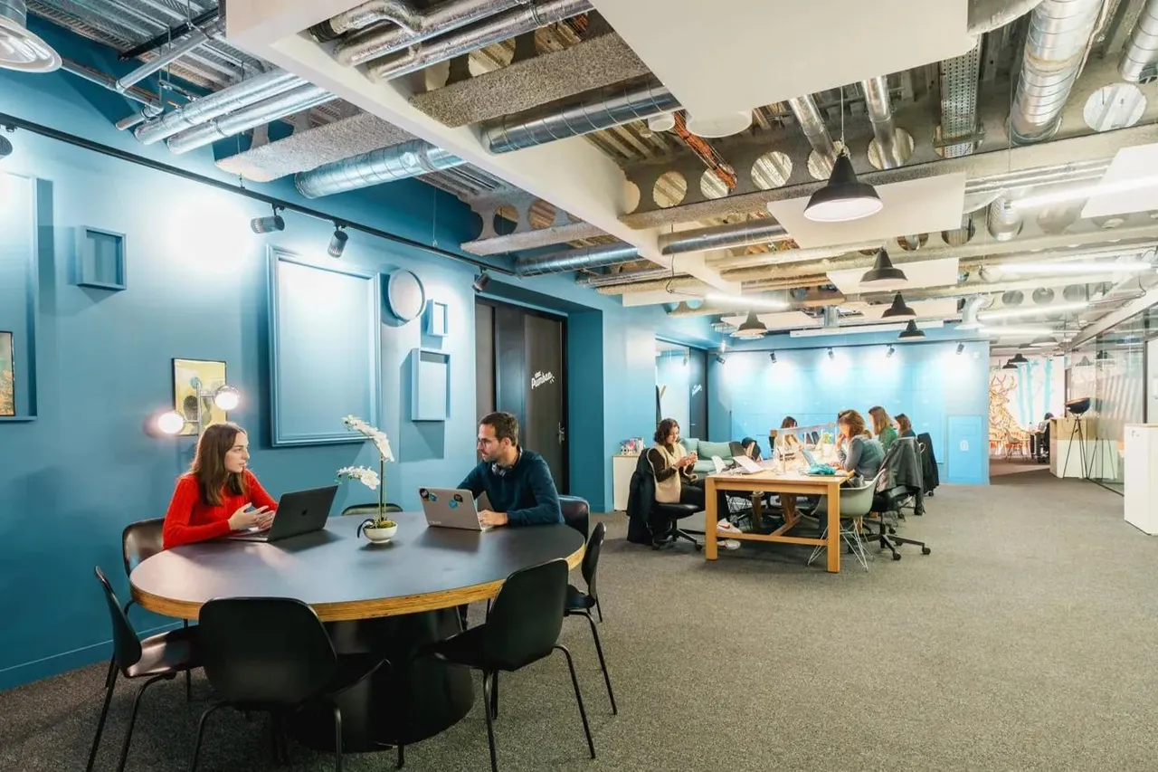 Bureau privé 13 postes à louer - Neuilly-sur-Seine (Charles de Gaulle) - photo 1
