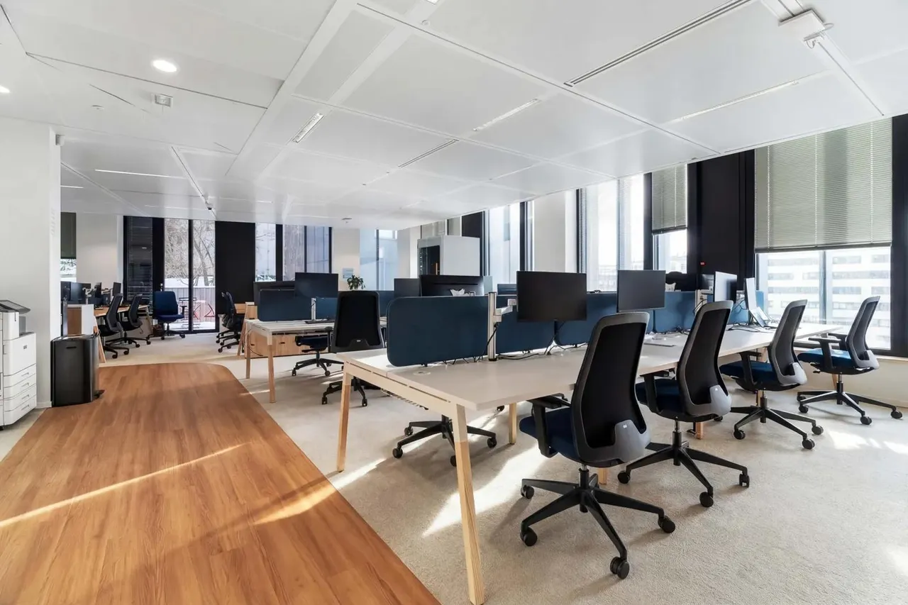 Bureau indépendant 30 postes à louer - Paris 17e (Pont Cardinet) - photo 1