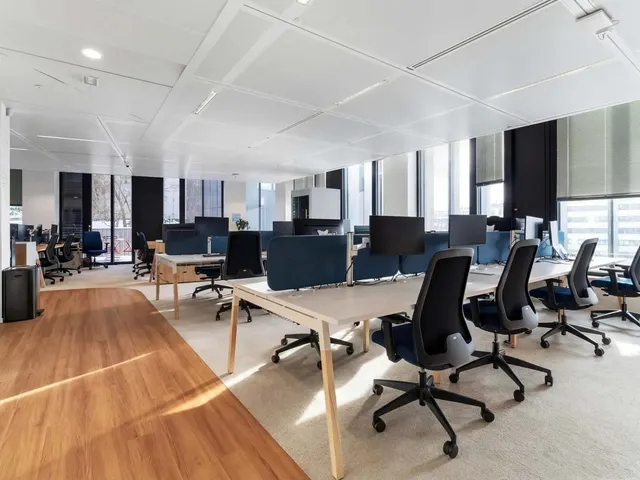 Bureau indépendant 30 postes à louer - Paris 17e (Pont Cardinet)