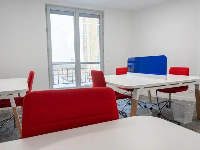 Bureau privé 6 postes à louer - Paris 16e (Marceau) - photo 2