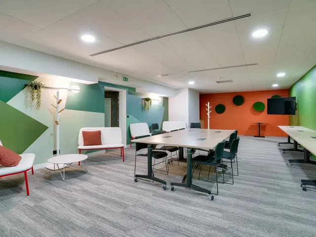 Bureau indépendant 12 postes à louer - Puteaux (La Défense) - photo 2