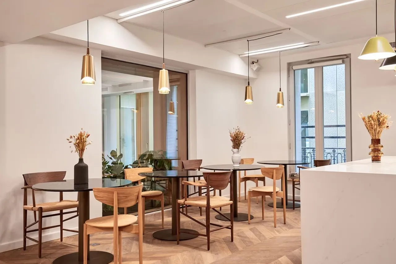Bureau privé 15 postes à louer - Paris 8e (Rue Bayard) - photo 1