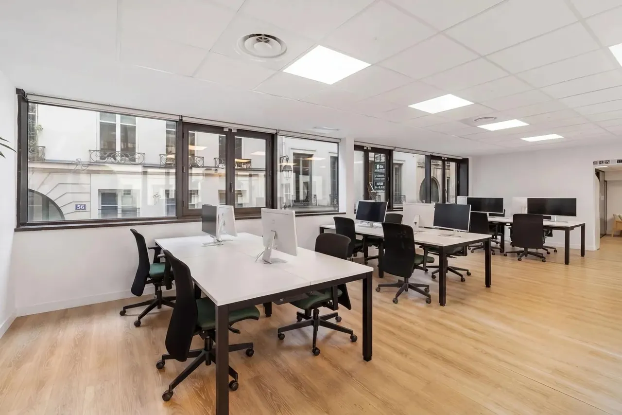Bureau indépendant 26 postes à louer - Paris 2e (Sentier) - photo 1