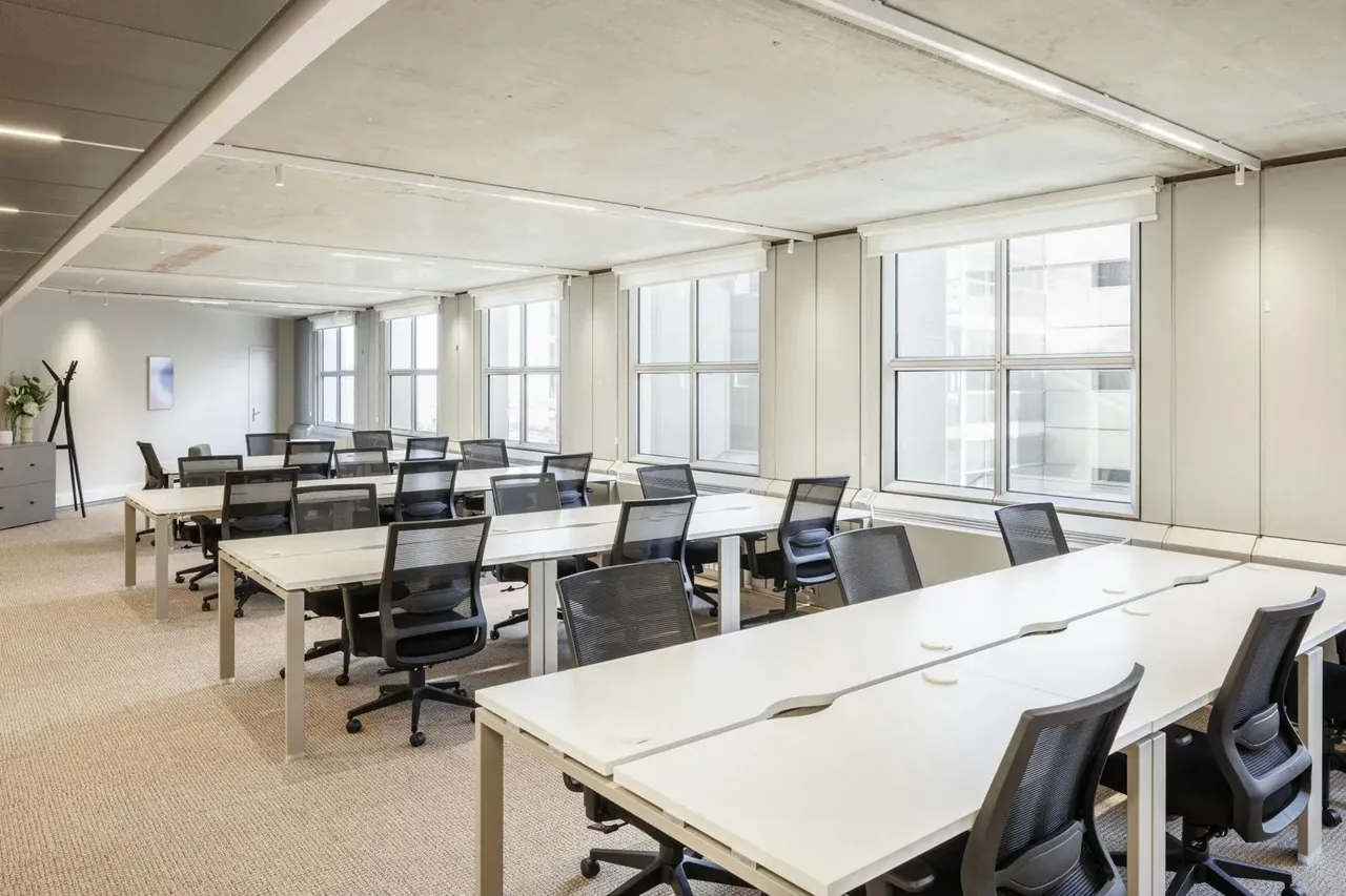 Bureau indépendant 4 postes à louer - Puteaux (Parvis de La Défense) - photo 1