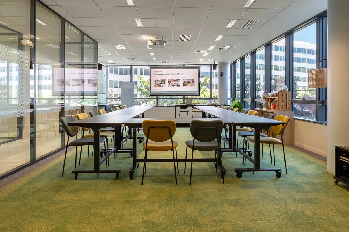 Bureau privé 22 postes à louer - Clichy (Bérégovoy) - photo 1