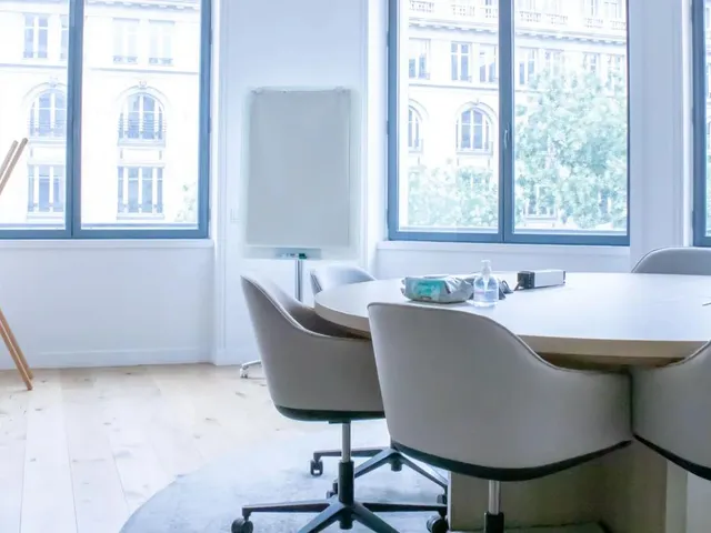 Bureau privé 21 postes à louer - Paris 2e (Bonne Nouvelle) - photo 2