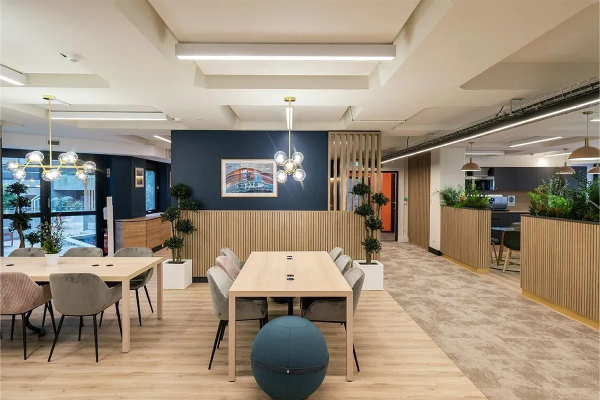 Bureau privé 3 postes à louer - Lyon (Genève) - photo 1