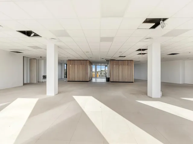 Bureau indépendant 190 postes à louer - Cesson-Sévigné (Champs-Blancs) - photo 4