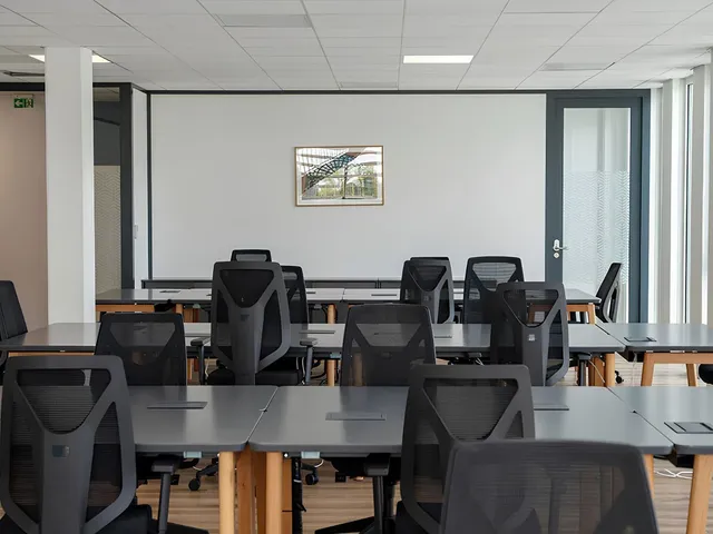 Bureau privé 3 postes à louer - Merignac (Caroline Aigle) - photo 4