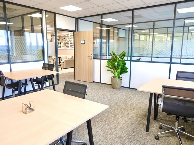 Bureau privé 3 postes à louer - Nanterre (Bouvets) - photo 2